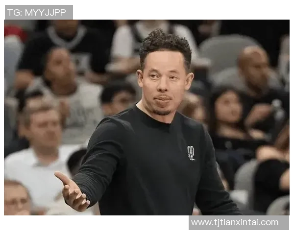 马刺队在季前赛中与中国男篮展开激烈对抗,最终以108-99取胜 马刺队在季前赛中与中国男篮展开激烈对抗,最终以108-99取胜